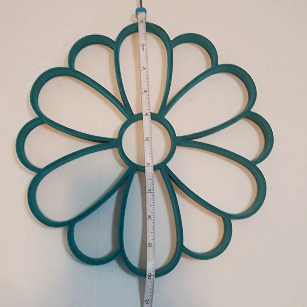 Set of two daisy flower scarf hangers NWOT